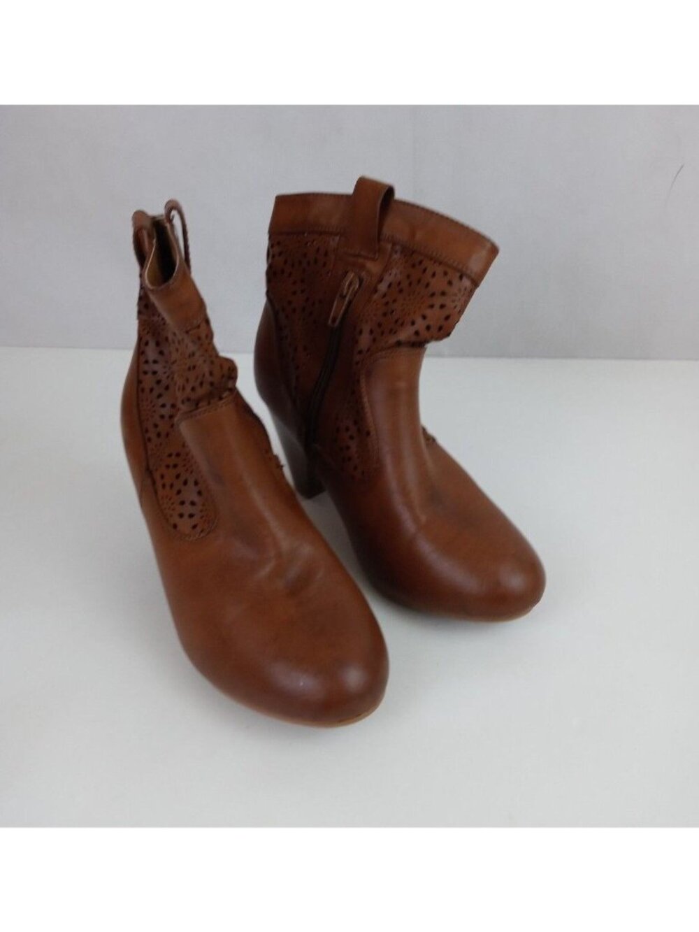 Charming Charlie Brown Leather Floral Etched Ankle Boots Botties Size 6M